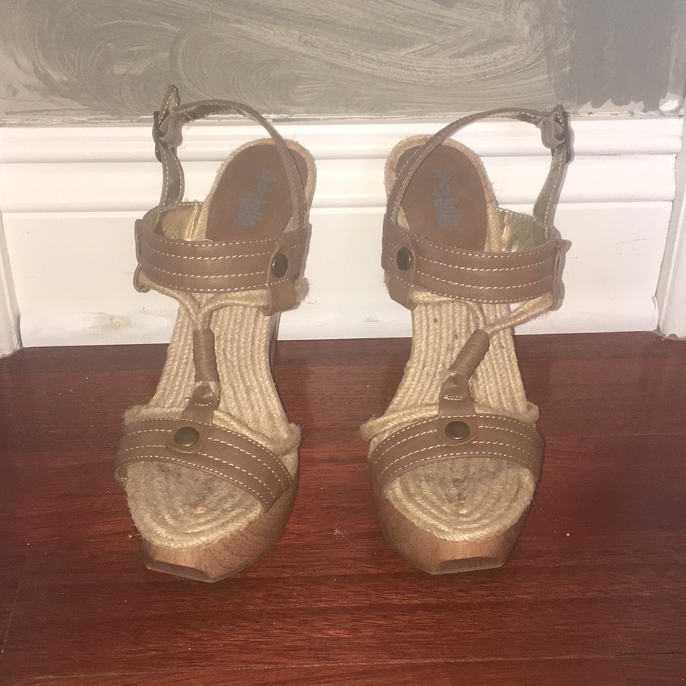 Funky taupe platform sandal size 8